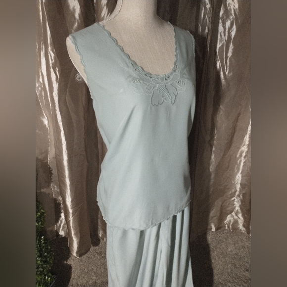 Bali Emerald - Resort, Lounge Wear - Camisole, Pants & Cut Out Lace Jacket - Picture 11 of 13